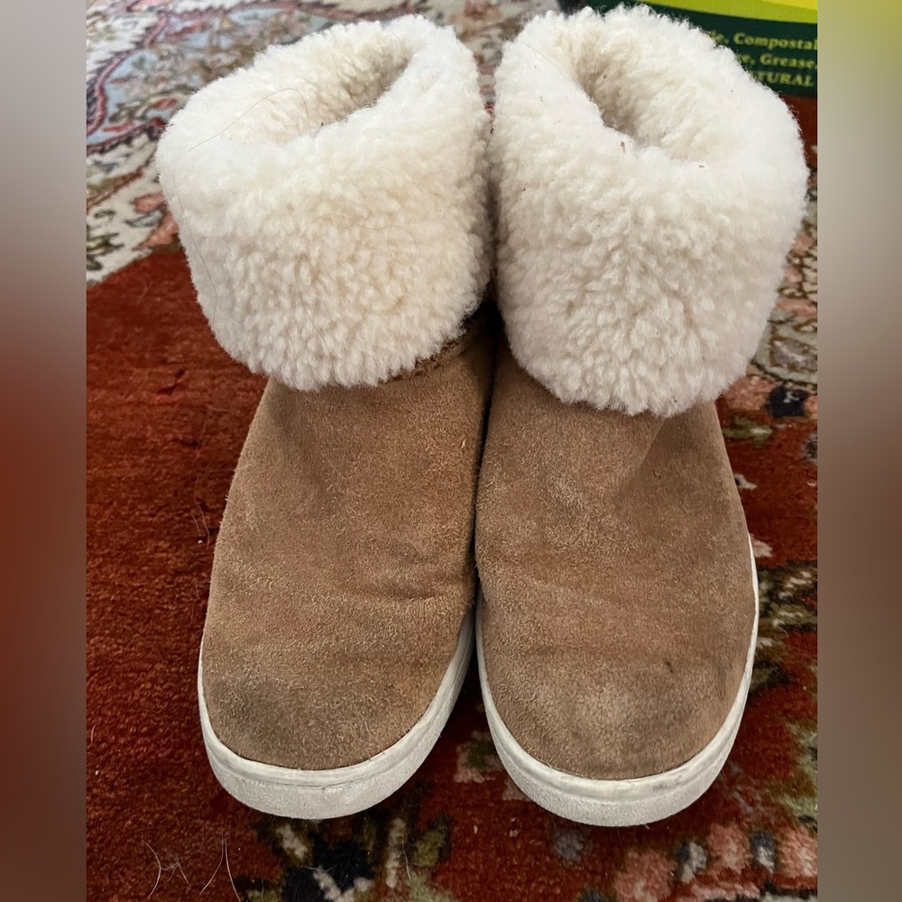 Fold over brown Ugg boots